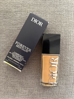 Dior Forever Skin Glow Foundation 4W0 Warm Olive